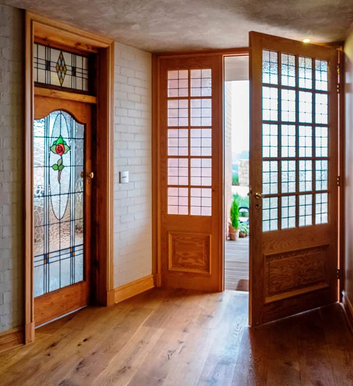 Carpenter Doors & Hispanic Carpenter Installing Glass Doors In New Door