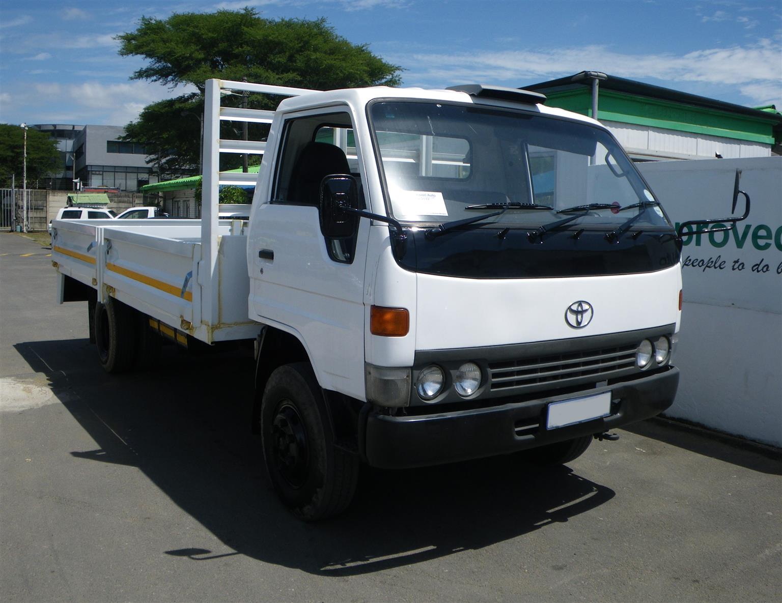 Toyota Dyna u800