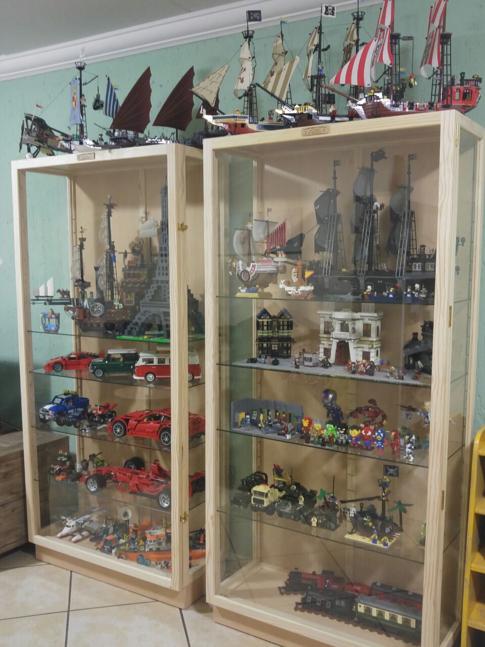 Character And Model Display Cabinets And Show Cases