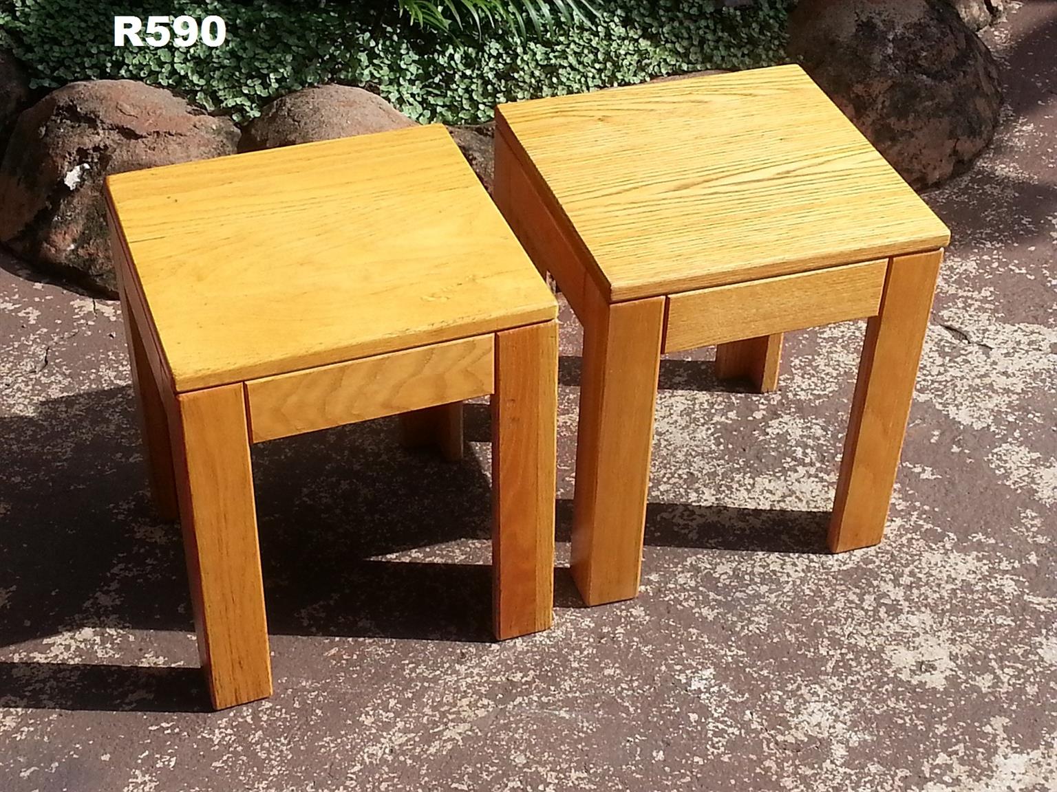 2 x Solid Oak Side Tables (350x350x410)