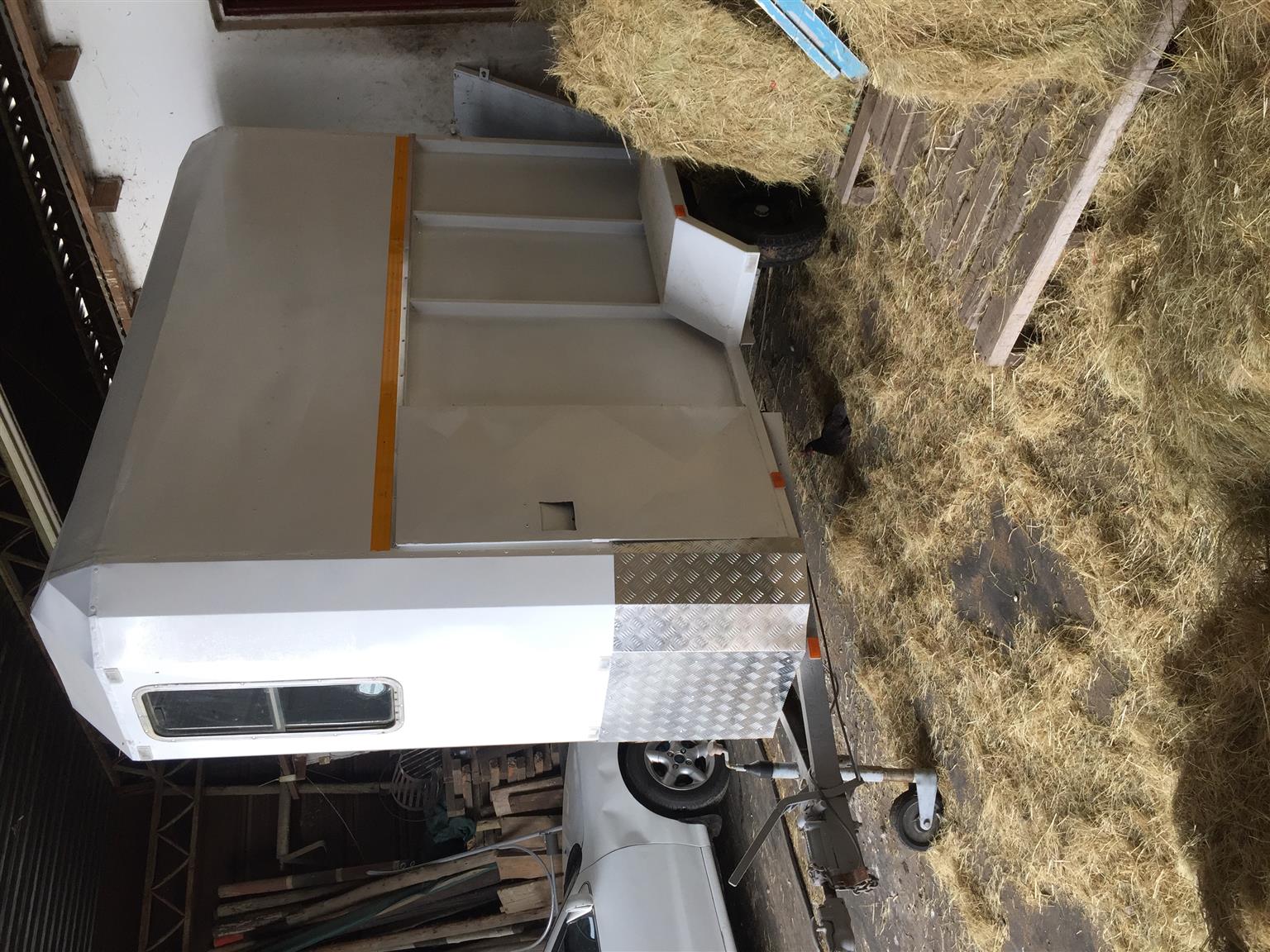 Nutti single berth horsebox